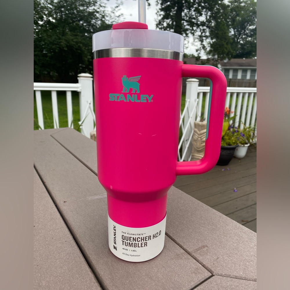 Stanley Hot Pink Quencher H2.0 Tumbler with Handle